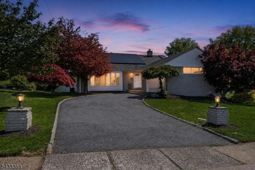 32 Brantwood Pl, Clifton, NJ, 07013-3902 | Card Image