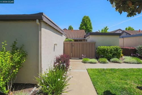 4 Long Creek Cir, Clayton, CA, 94517-1637 | Card Image