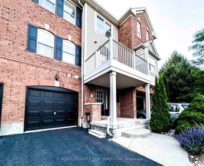 3159 Stornoway Cir, Home with 2 bedrooms, 2 bathrooms and 3 parking in Oakville ON | Image 2