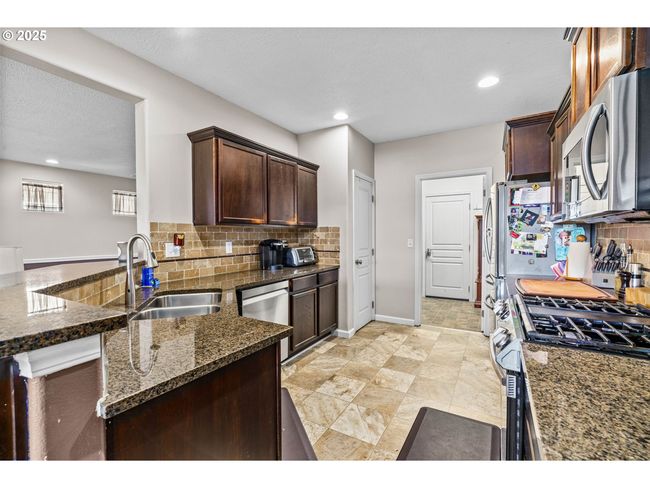 1972 Adelman Loop, House other with 3 bedrooms, 3 bathrooms and 2 parking in Eugene OR | Image 13