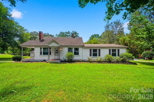 431 W 20th St, Newton, NC, 28658-3704 | Card Image