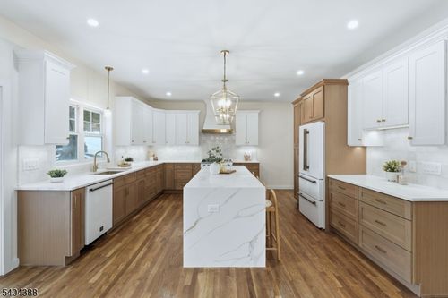 77 Young Ave, Cedar Grove, NJ, 07009-1431 | Card Image