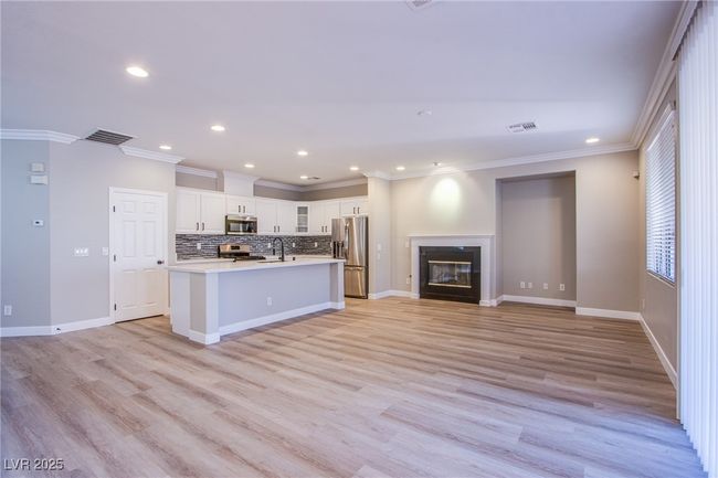 8026 Sunset Creek St, House other with 3 bedrooms, 3 bathrooms and null parking in Las Vegas NV | Image 12