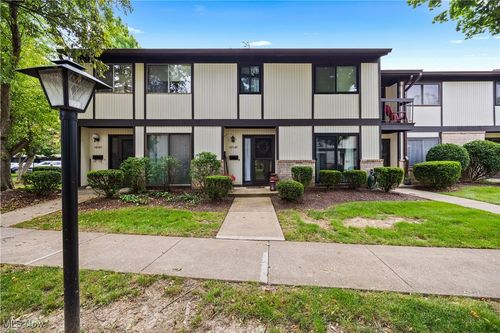 16283 Heather Ln, Middleburg Heights, OH, 44130-2575 | Card Image