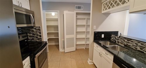 apt-19-3300 Yorktown St, Houston, TX, 77056-6922 | Card Image
