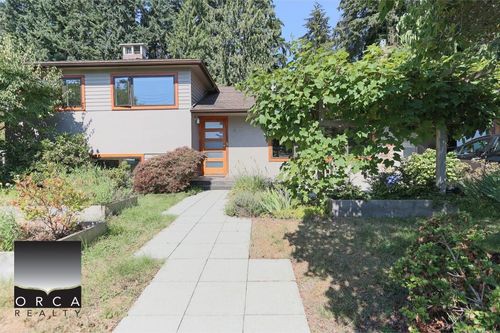 3980 Sunnycrest Dr, North Vancouver, BC, V7R3C9 | Card Image