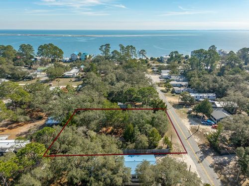 139 Connecticut St, Carrabelle, FL, 32322-9044 | Card Image
