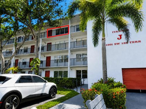 406j-1301 Sw 135th Ter, Pembroke Pines, FL, 33027-1899 | Card Image