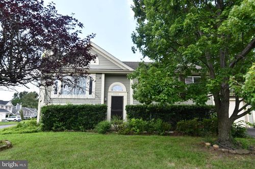 3863 Beech Down Dr, CHANTILLY, VA, 20151-3385 | Card Image