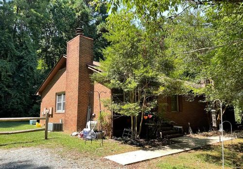 ab-11683 Us 15 501 N, Chapel Hill, NC, 27517 | Card Image