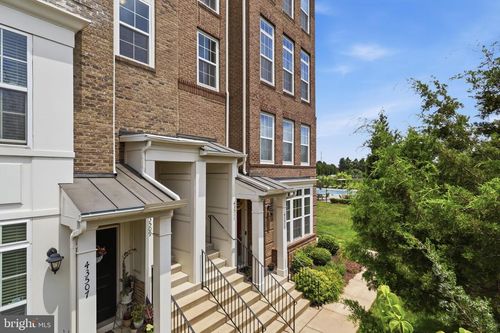 43509 Town Gate Sq, CHANTILLY, VA, 20152-1810 | Card Image