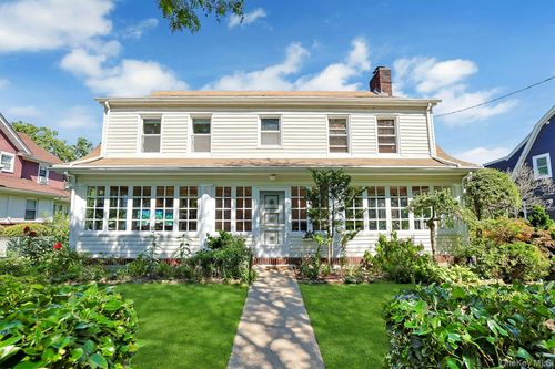 15 Heminway Ave, New Rochelle, NY, 10801-3209 | Card Image