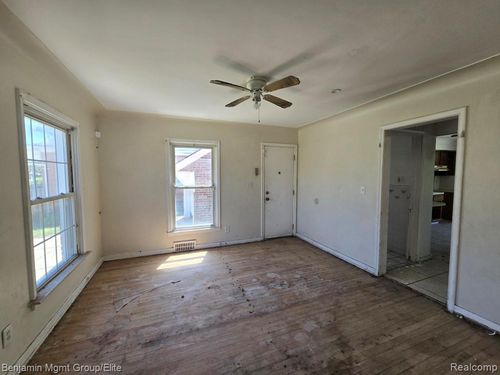 18565 Gallagher St, Detroit, MI, 48234-1635 | Card Image