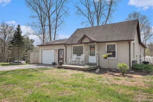 2004 E Deckerville Rd, Caro, MI, 48723-9369 | Card Image