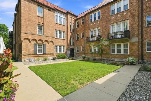 1n-7530 Cromwell Dr, Clayton, MO, 63105-2956 | Card Image