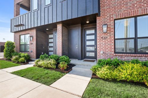1733 W Cantey St, Fort Worth, TX, 76110-3553 | Card Image