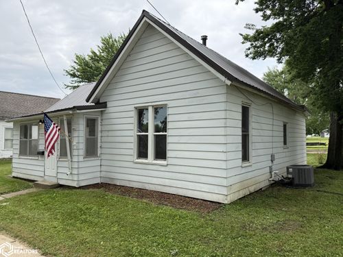 615 Woodlawn St, Traer, IA, 50675-1039 | Card Image