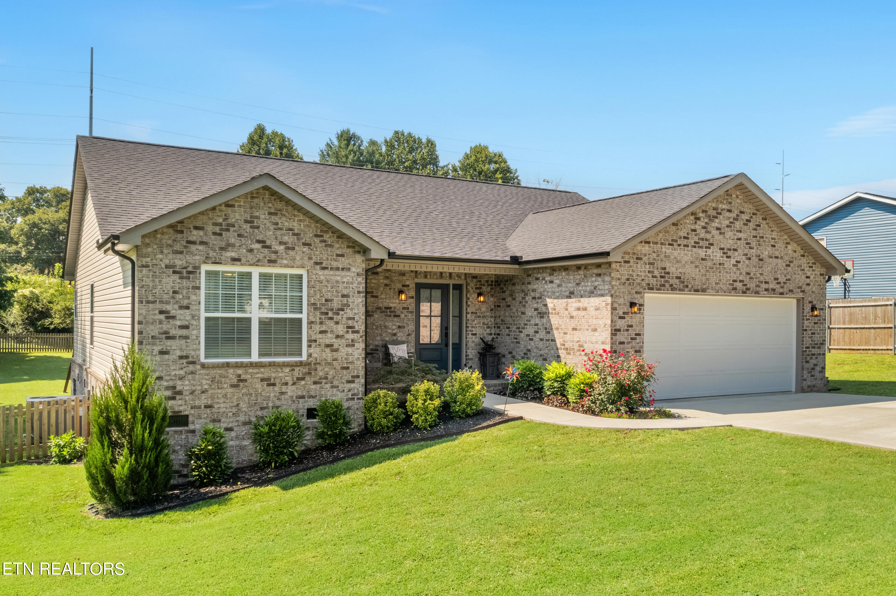 Hubbard Dr, Maryville, TN 37804