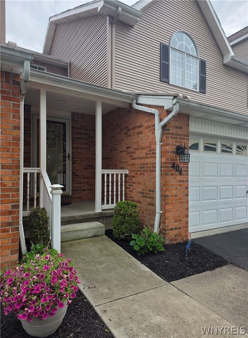 404 Forest Edge Dr, East Amherst, NY, 14051-1267 | Card Image