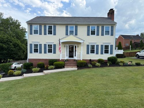704 Joan Cir, Salem, VA, 24153-6655 | Card Image