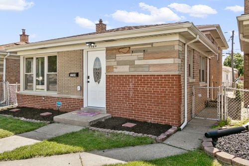 7704 Mcvicker Ave, Burbank, IL, 60459-1225 | Card Image