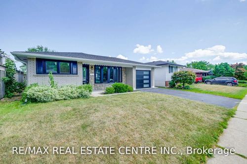 2134 Meadowbrook Rd, Burlington, ON, L7P2A7 | Card Image