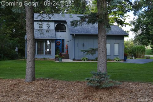4789 Curtis Ln, Clarkston, MI, 48346-2725 | Card Image
