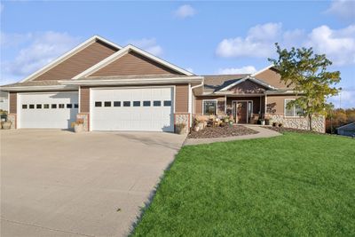 Four car heated garage | Image 1