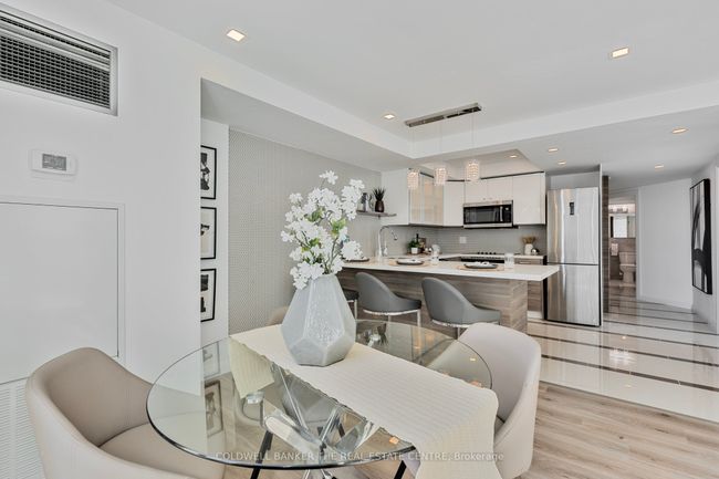 2002 - 99 Harbour Sq, Condo with 2 bedrooms, 2 bathrooms and 1 parking in Toronto ON | Image 37