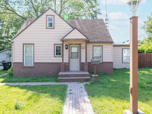 1410 N East End Ave, Round Lake Beach, IL, 60073-2143 | Card Image