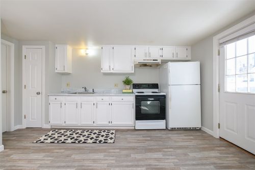 3 Beechwood St, Portsmouth, NH, 03801-3572 | Card Image