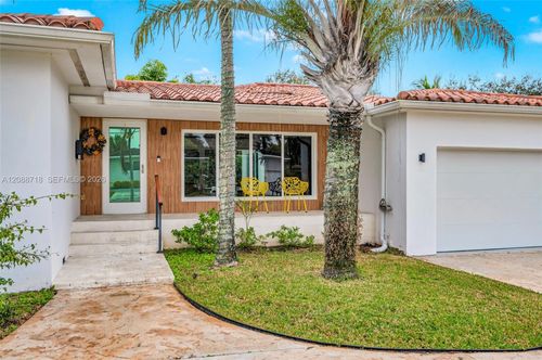1080 Ne 104th St, Miami Shores, FL, 33138-2656 | Card Image