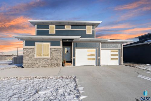 234 Creekside Ave, Harrisburg, SD, 57032-2495 | Card Image