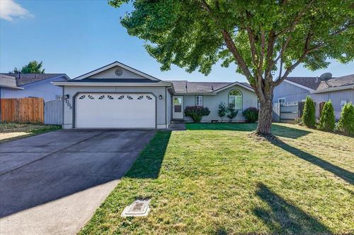 8008 Thunderhead Ave, White City, OR, 97503-1549 | Card Image