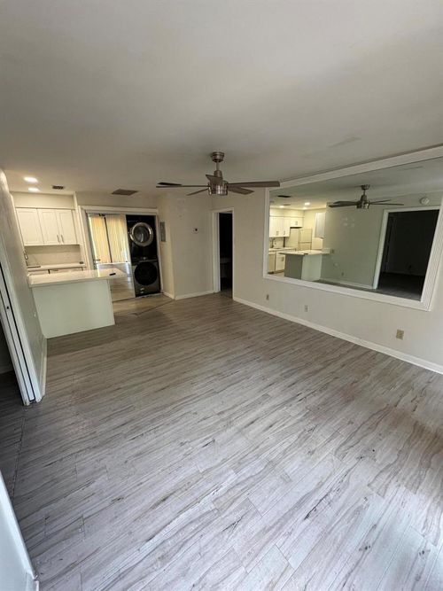 207-612 Executive Center Dr, West Palm Beach, FL, 33401-4942 | Card Image