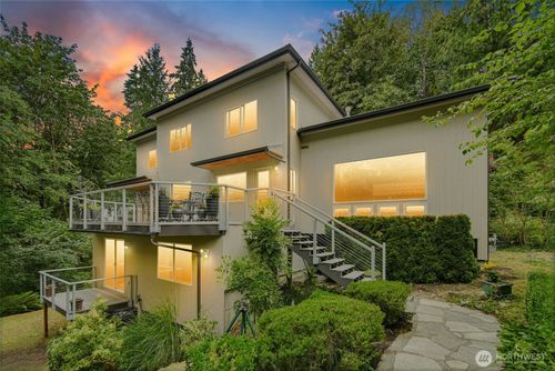 15912 252nd Ave Se, Issaquah, WA, 98027-8248 | Card Image