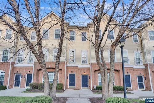 906 Memorial Dr, Belleville, NJ, 07109-5356 | Card Image