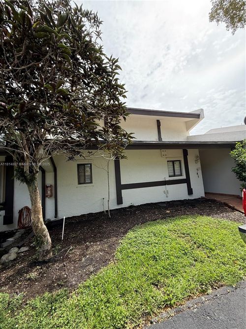 2x-541 Ne 199th Ln, Miami, FL, 33179-3043 | Card Image