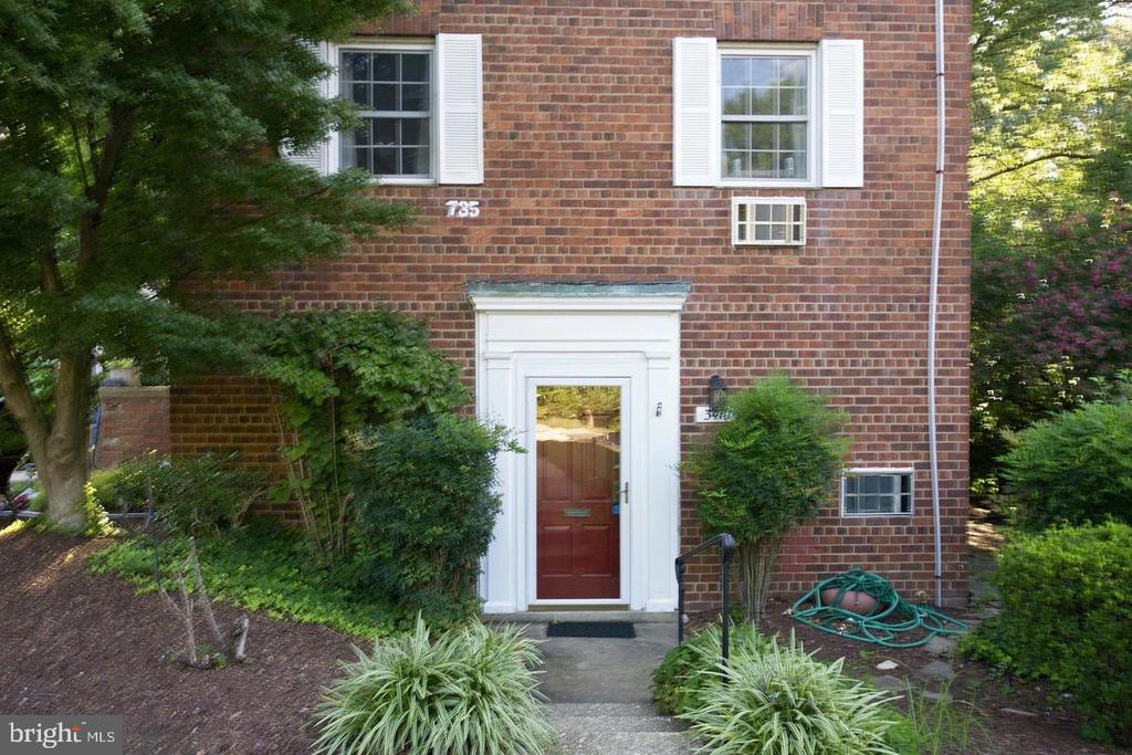 Residential Lease in ALEXANDRIA 3