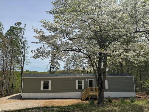 5787 Davis Rd, Walkertown, NC, 27051-9105 | Card Image
