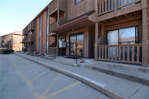 430 Woodside Trl, Decatur, IL, 62521-2332 | Card Image