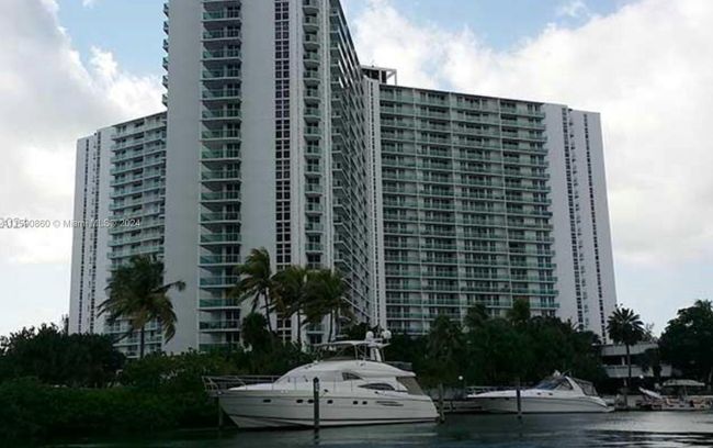 903 - 100 Bayview Dr, Condo with 2 bedrooms, 2 bathrooms and null parking in Sunny Isles Beach FL | Image 2