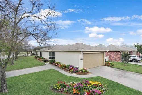 5415 Courtyard Dr, Gonzales, LA, 70737-8551 | Card Image