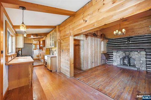 16 Allegheny Ave, West Milford, NJ, 07480-4002 | Card Image