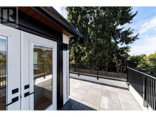 5447 Killarney St, Vancouver, BC, V5R3W3 | Card Image