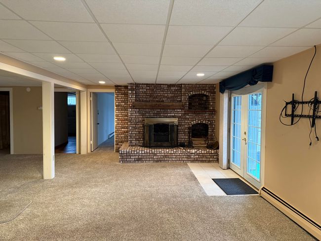 Family room to pool | Image 32