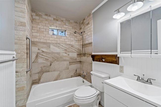 915 E Hanna St, House other with 3 bedrooms, 2 bathrooms and 2 parking in Calvert TX | Image 22