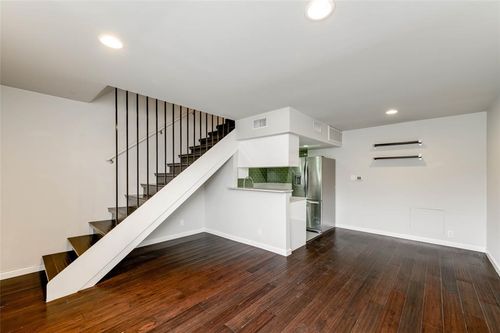 apt-220-3110 Red River St, Austin, TX, 78705-3217 | Card Image
