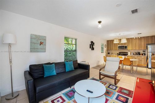 b-252 Nw 40th St, Miami, FL, 33127-2933 | Card Image
