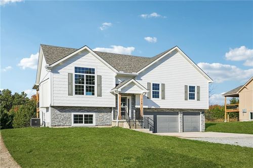 320 Ne 51st Rd, Warrensburg, MO, 64093-7490 | Card Image